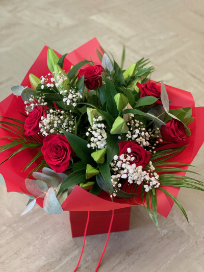 Rose And Lily Bouquet (Large) - Bouquet Of Red Roses And White Oriental Lilies

Other Colours Are Available