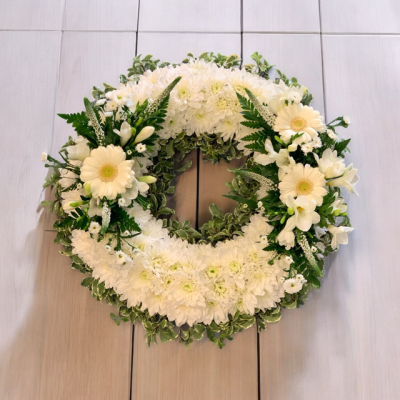 Wreath White With Foliage Edge (2) - Simple White Wreath With Foliage Edge £55
Image Shown 14 inch